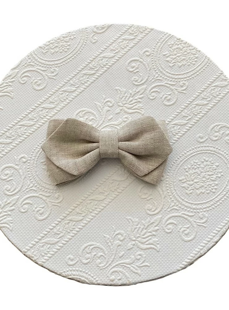 Linen bow tie in three colors.