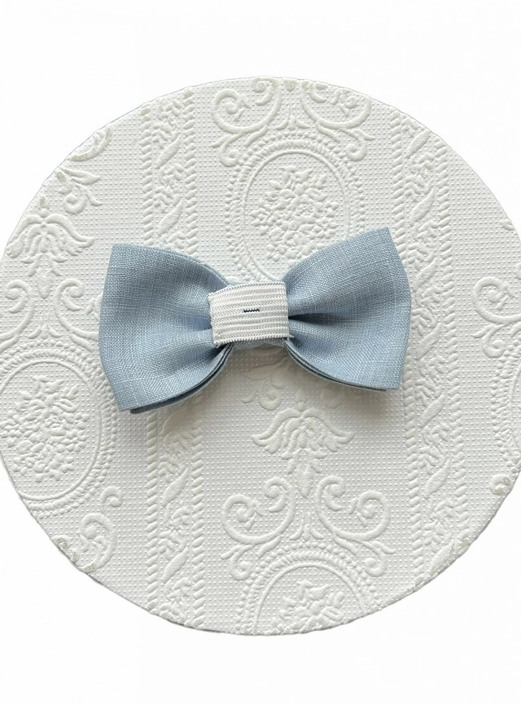 Linen bow tie in three colors.