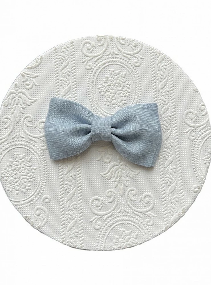 Linen bow tie in three colors.