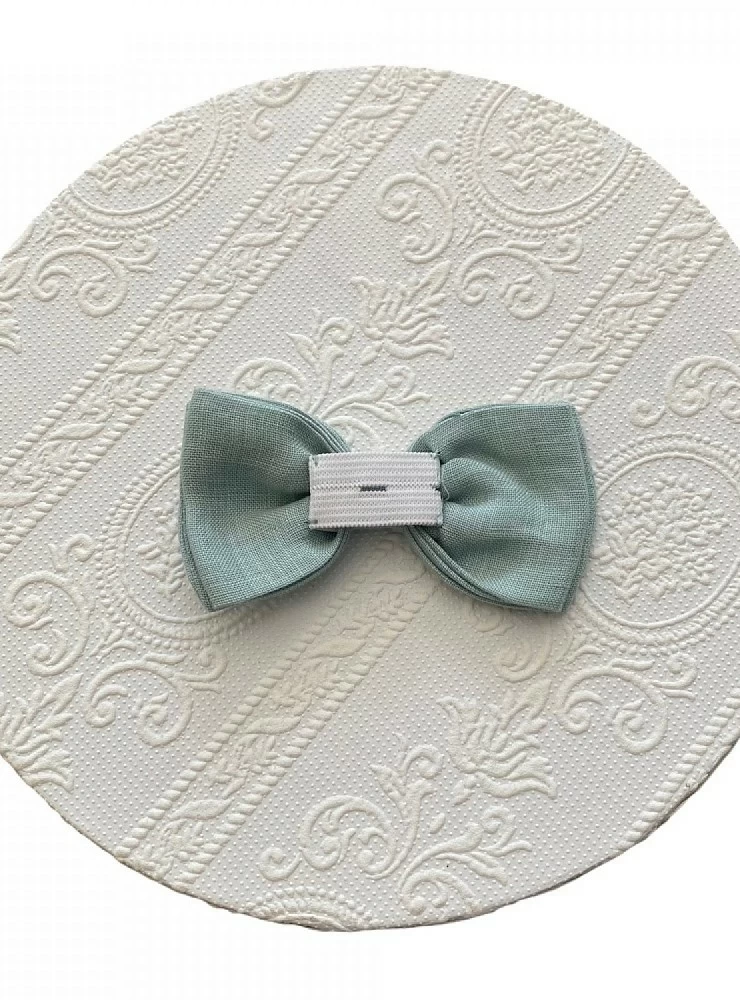 Linen bow tie in three colors.