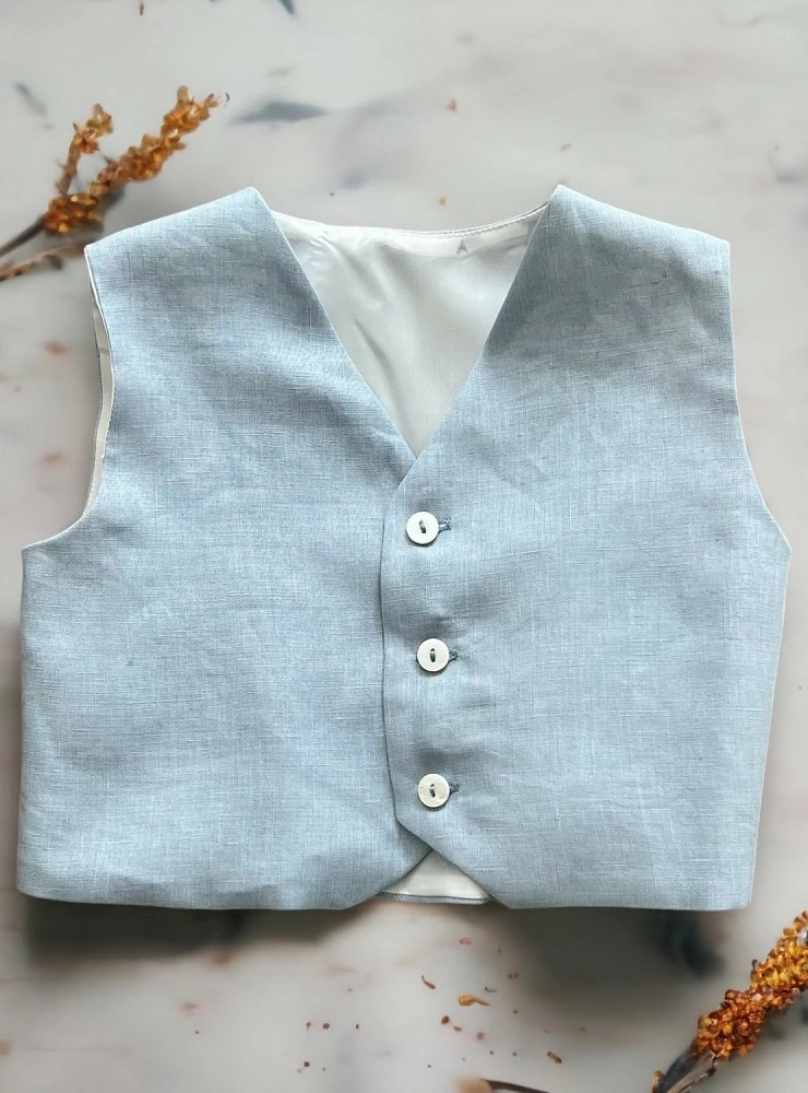 Linen vest in three colors.
