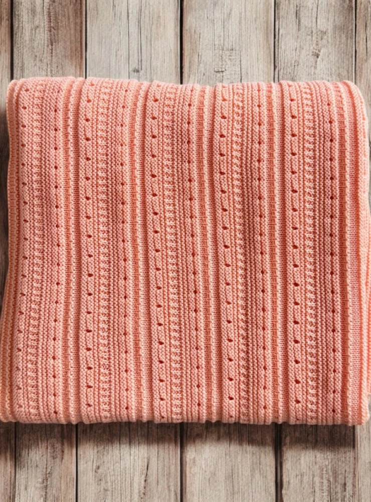 Mandarin-colored shawl made of organic cotton