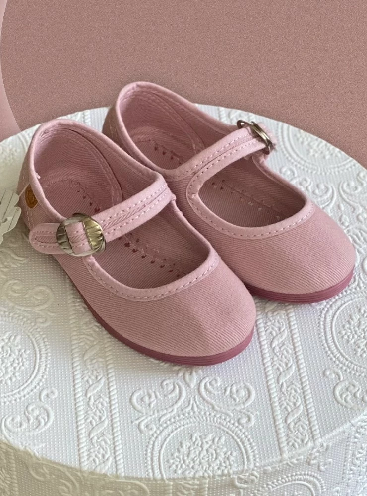 Mercedita sneaker in pale pink canvas.