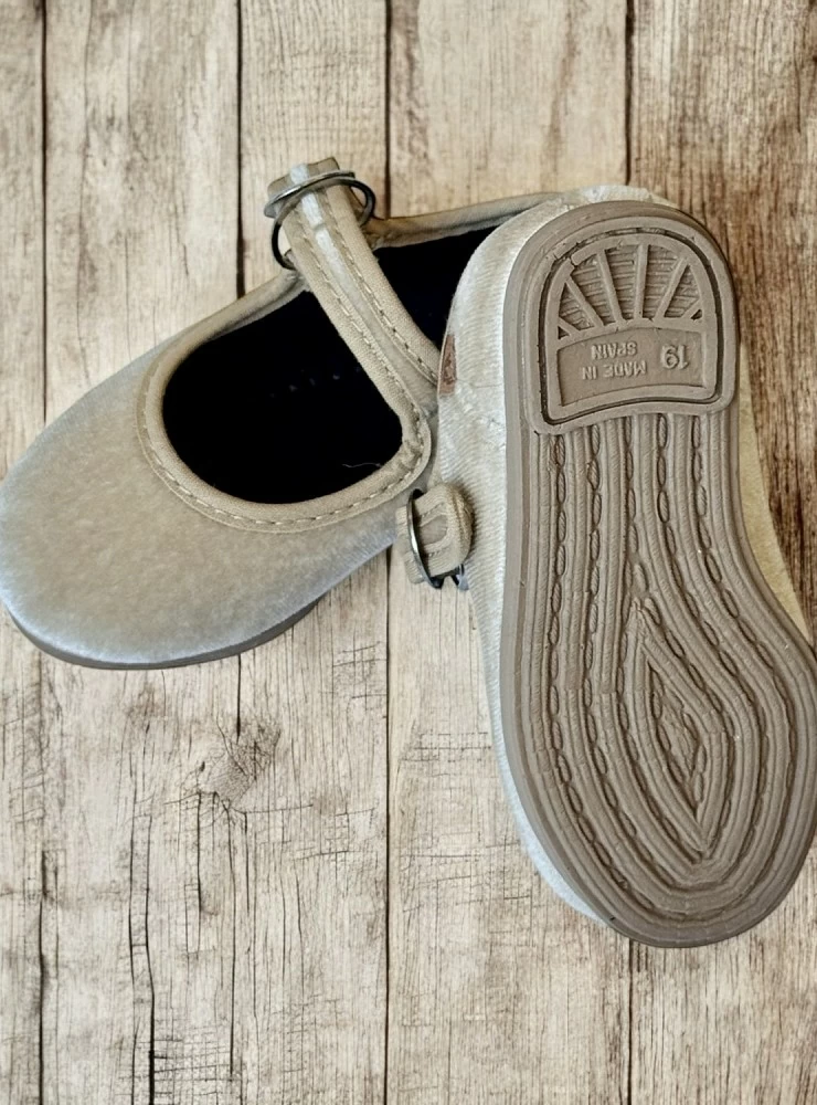 Merceditas de terciopelo Beige con hebilla japonesa