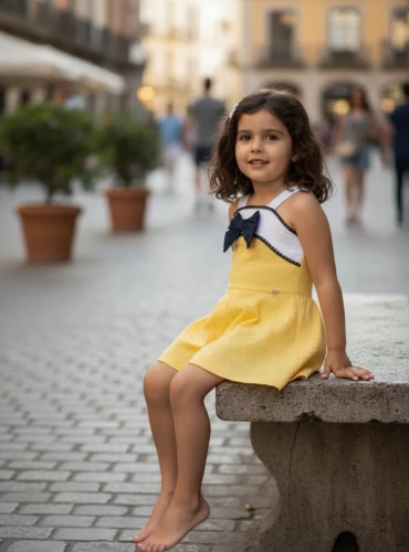 Mono para niña en amarillo con blanco y marino