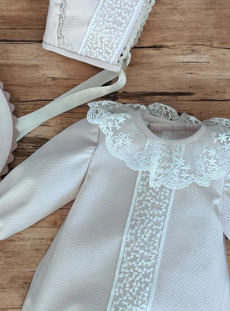 Nude piqué outfit for girls. Sizes 3 and 6 months.