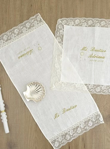 Pañuelo o toalla de Bautizo color cava.