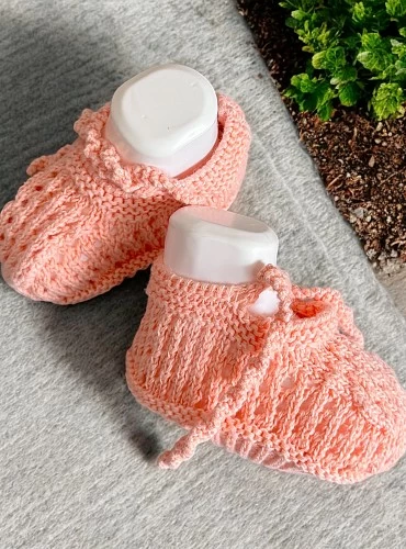 Patuco tipo sandalia en dos colores. Algodón Organico