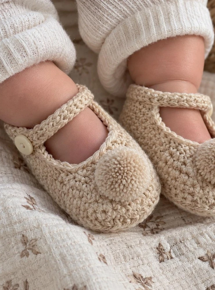 Patucos Artesanales Bebé de Punto con Pompón | Unisex