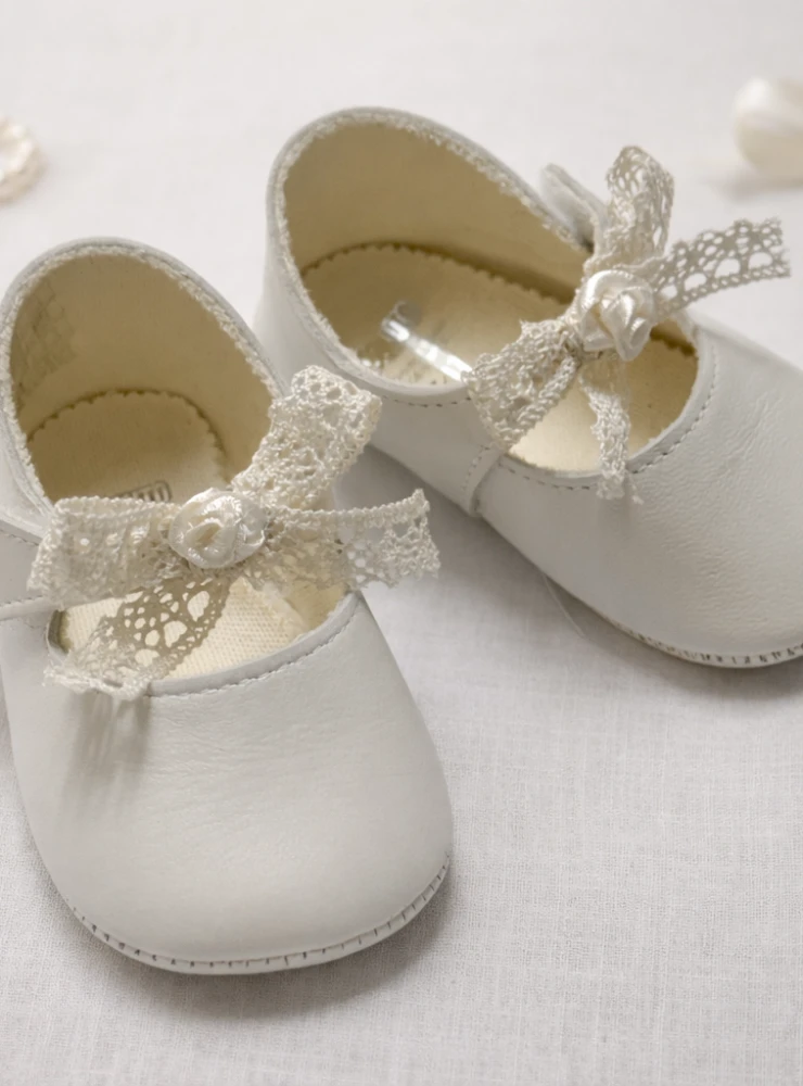 Pearlescent Mary Janes for girls, light beige color