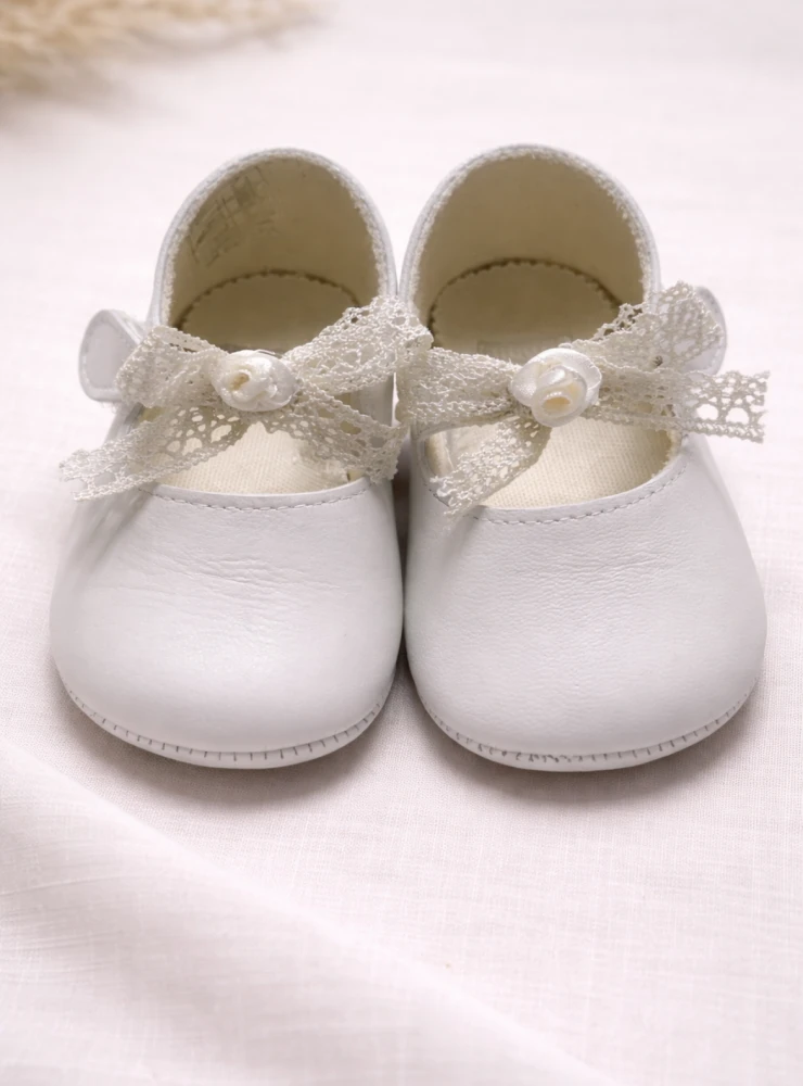 Pearlescent Mary Janes for girls, light beige color