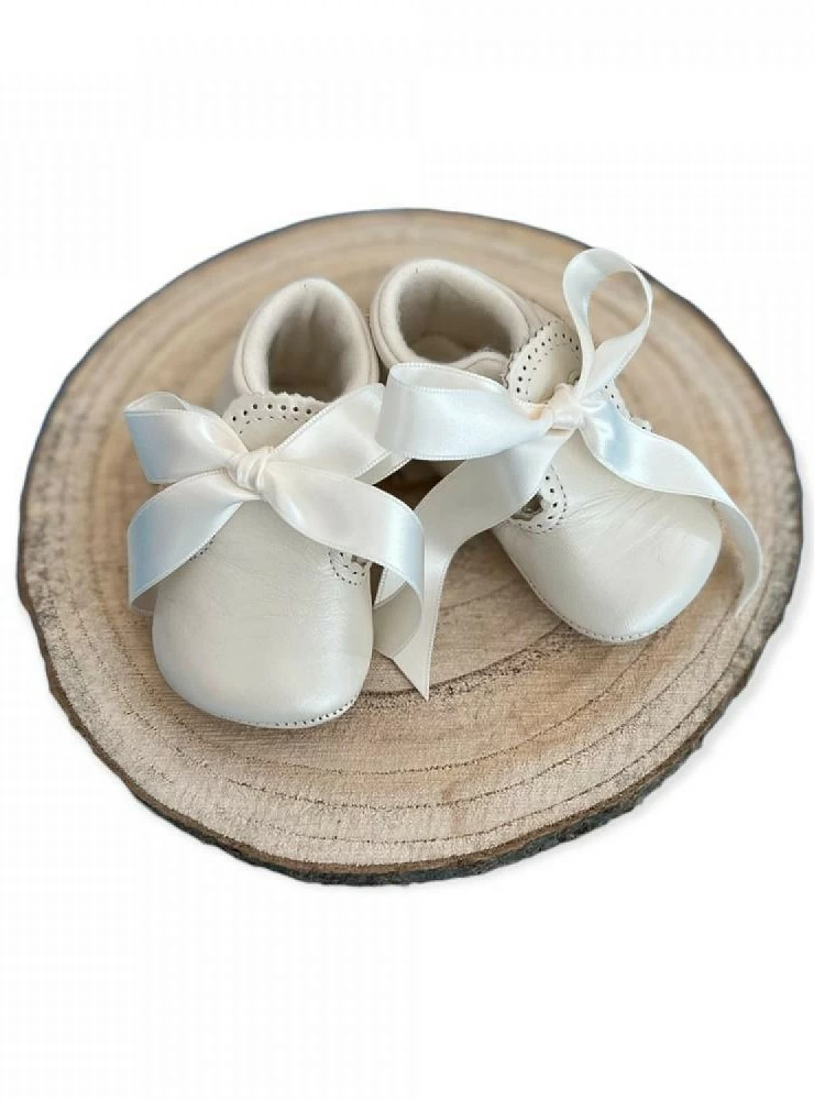 Pearly Prince shoe with satin bows