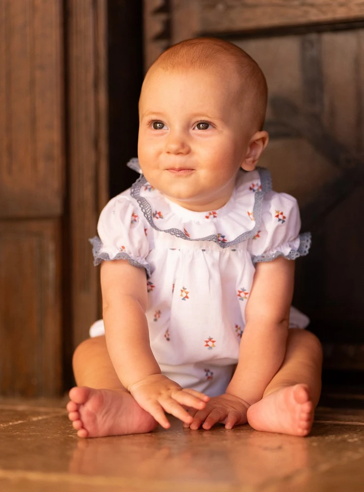 Pelele bordado para niño colección Mosaico