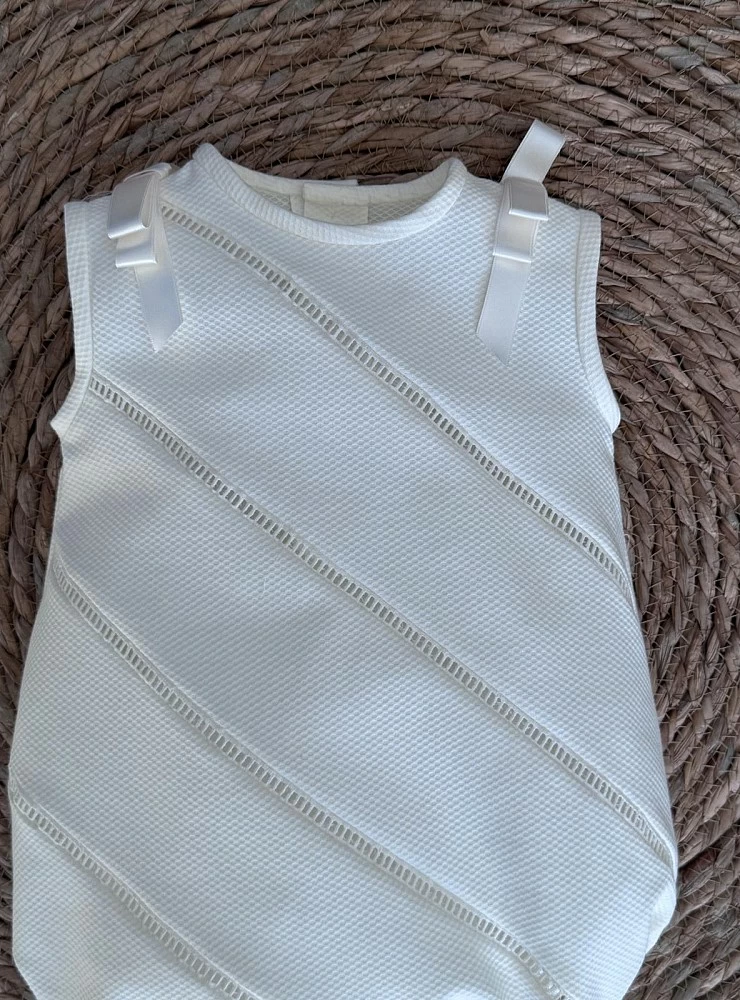 Pelele unisex de piqué tallas 9 y 12 meses