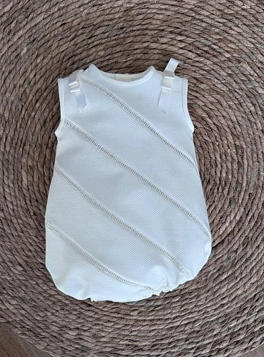 Pelele unisex de piqué tallas 9 y 12 meses