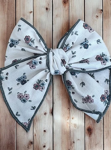 Petit & Flower hair bow from La Martinique