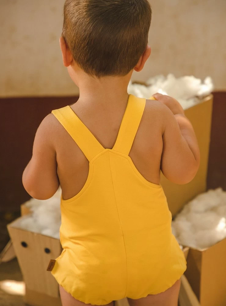 Peto para niño de algodón amarillo de cocote