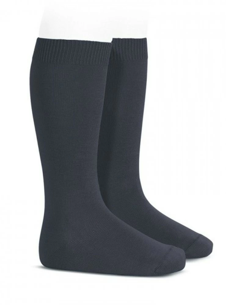 Plain basic high sock. Unisex