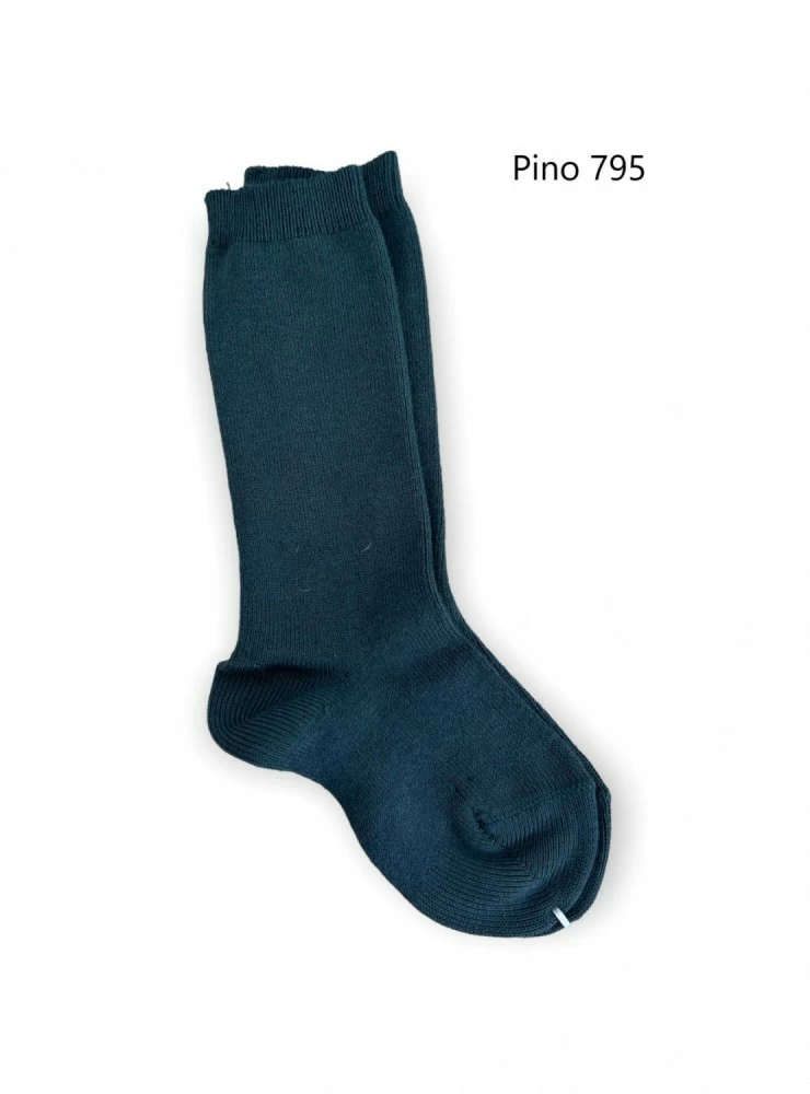 Plain basic high sock. Unisex