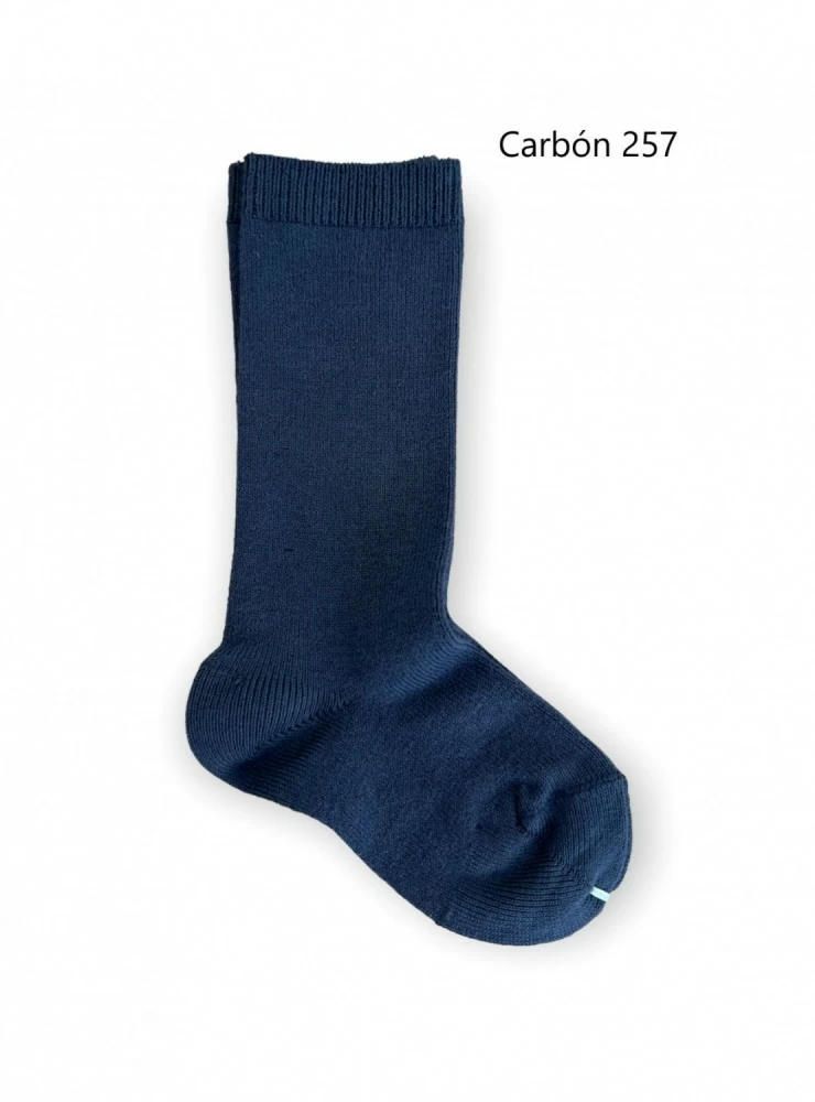 Plain basic high sock. Unisex