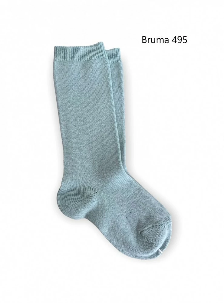 Plain basic high sock. Unisex