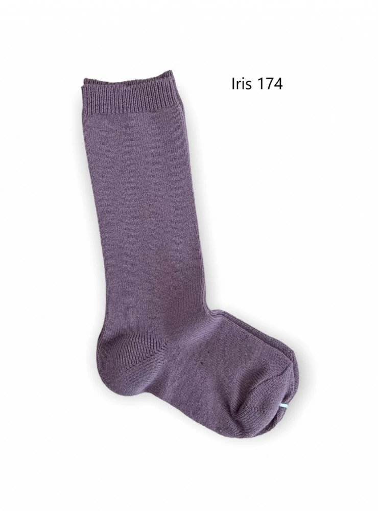 Plain basic high sock. Unisex