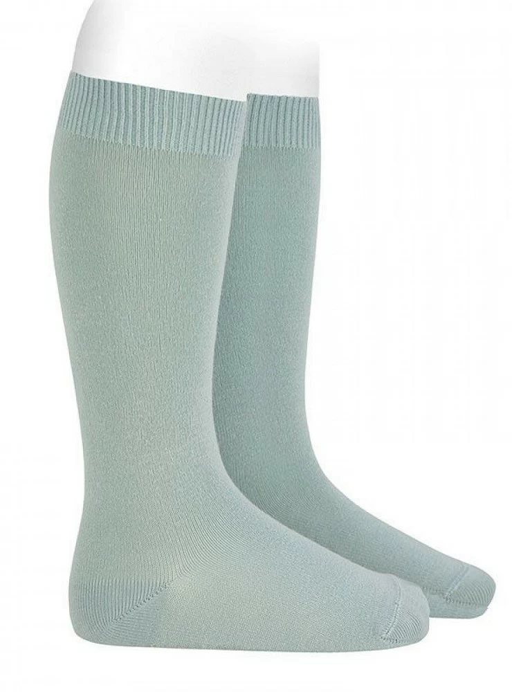 Plain basic high sock. Unisex