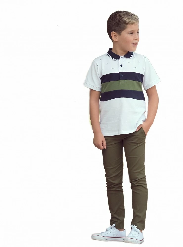 Polo de niño blanco con marino y verde militar.