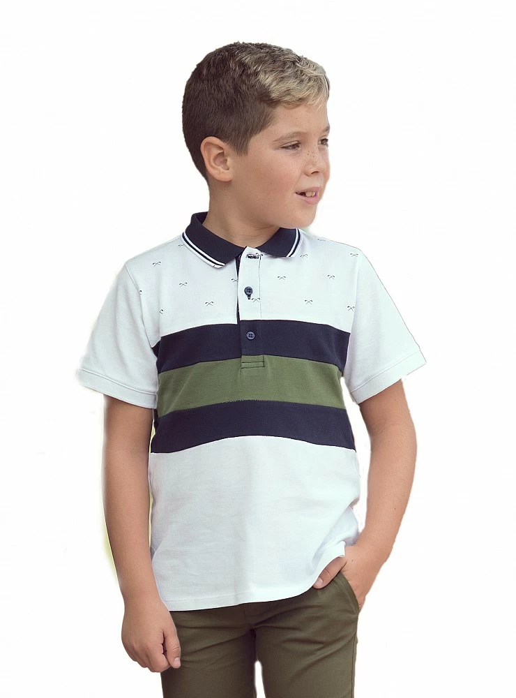 Polo de niño blanco con marino y verde militar.