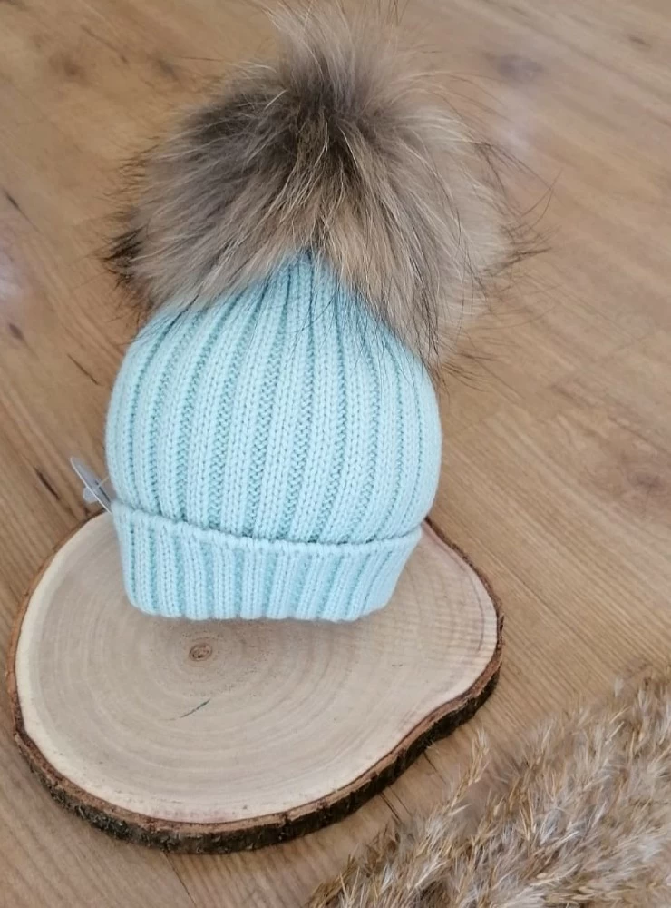 Ribbed hat with pompom in various colors