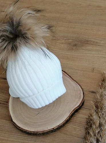 Ribbed hat with pompom in various colors