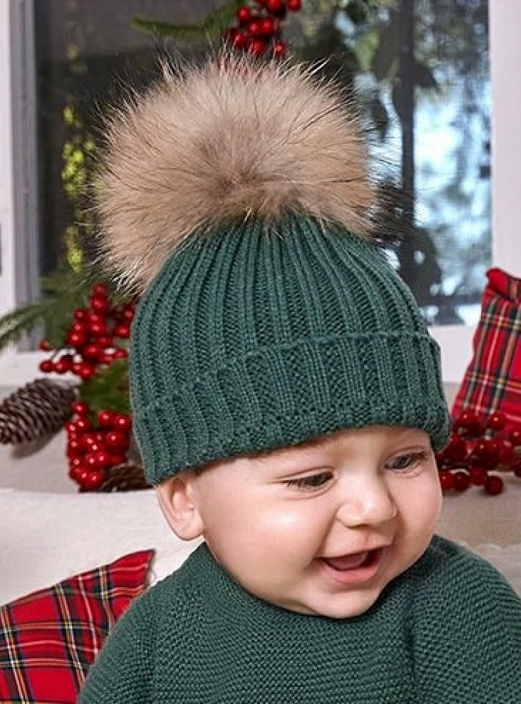 Ribbed hat with pompom in various colors