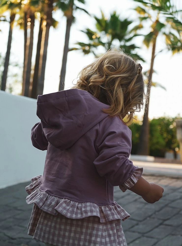 Rosette girl's sweatshirt with gingham. Jose Varon