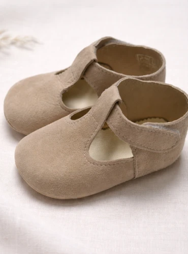 Sand-colored suede sandal for boys