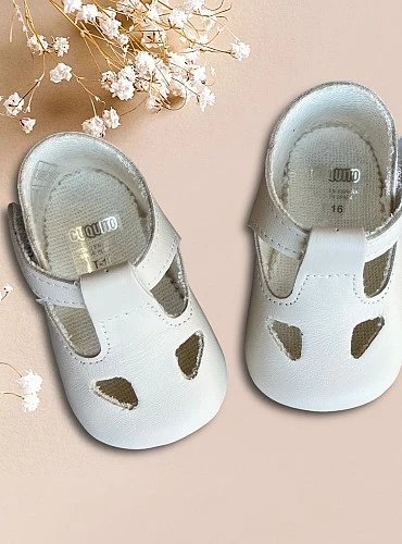 Sandal for boy in beige or white. ceremony or dress up