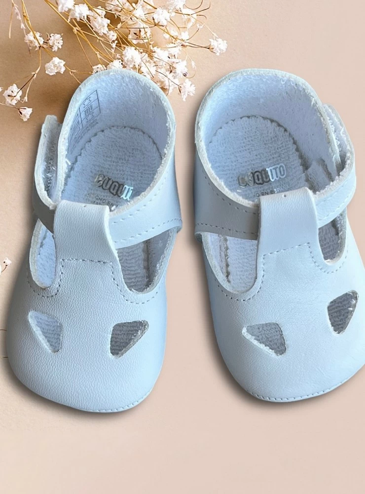 Sandal for boy in beige or white. ceremony or dress up