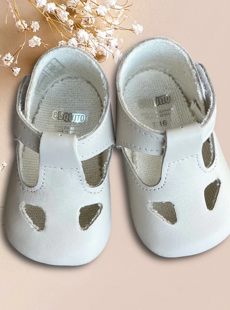 Sandal for boy in beige or white. ceremony or dress up