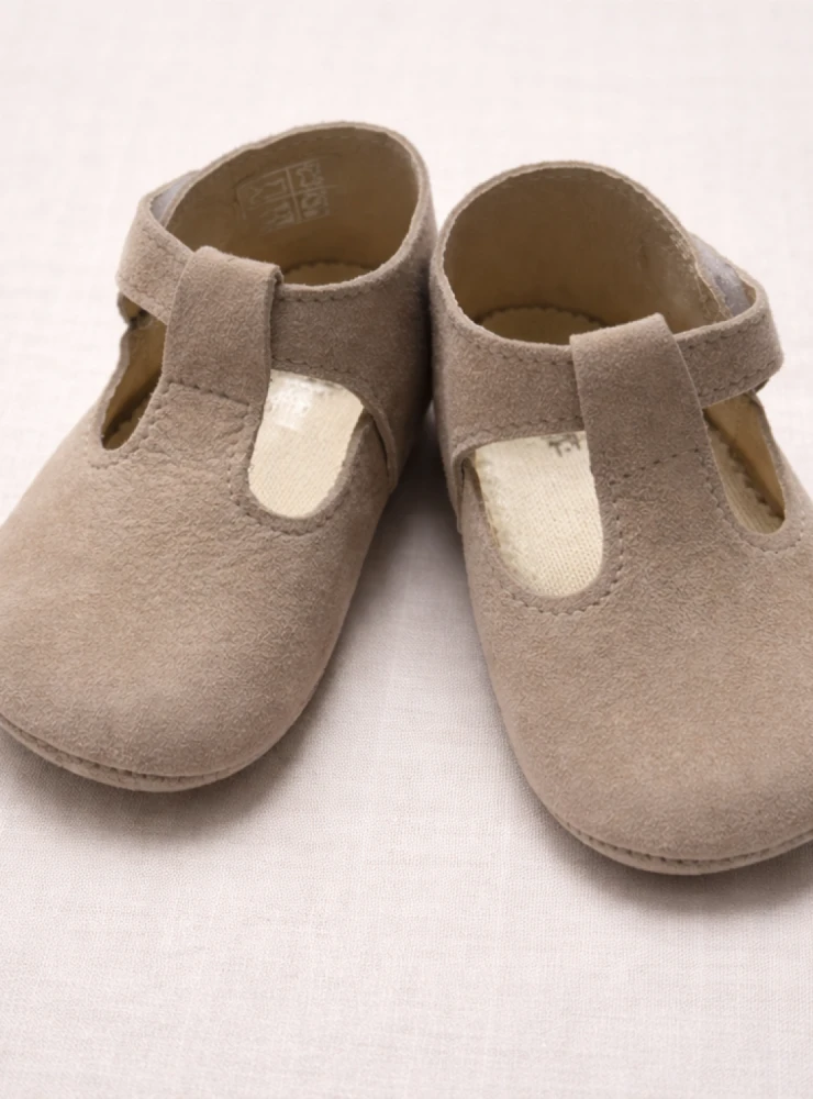 Sandalia para niño de ante color Arena