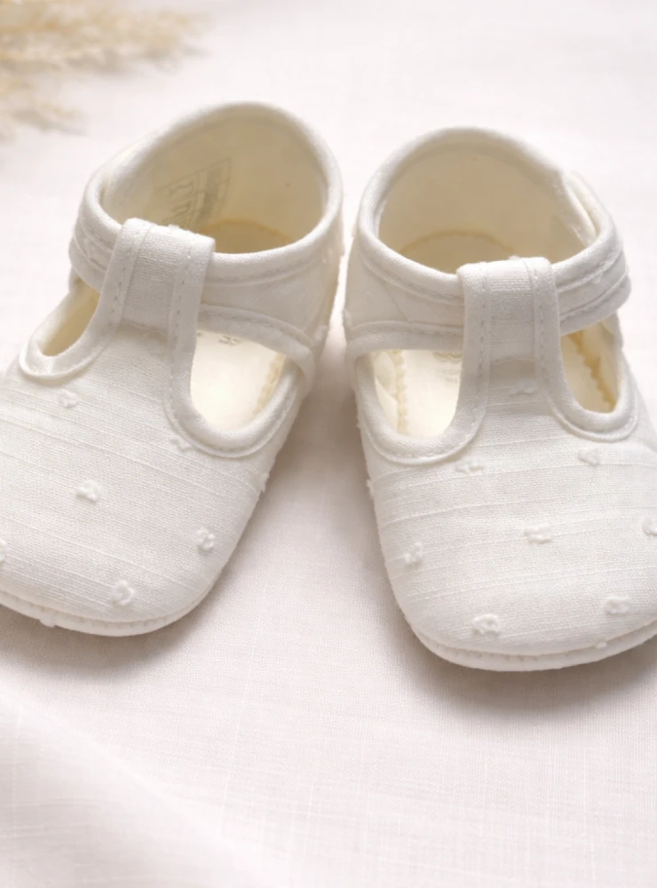 Sandalia para niño de plumeti color crudo