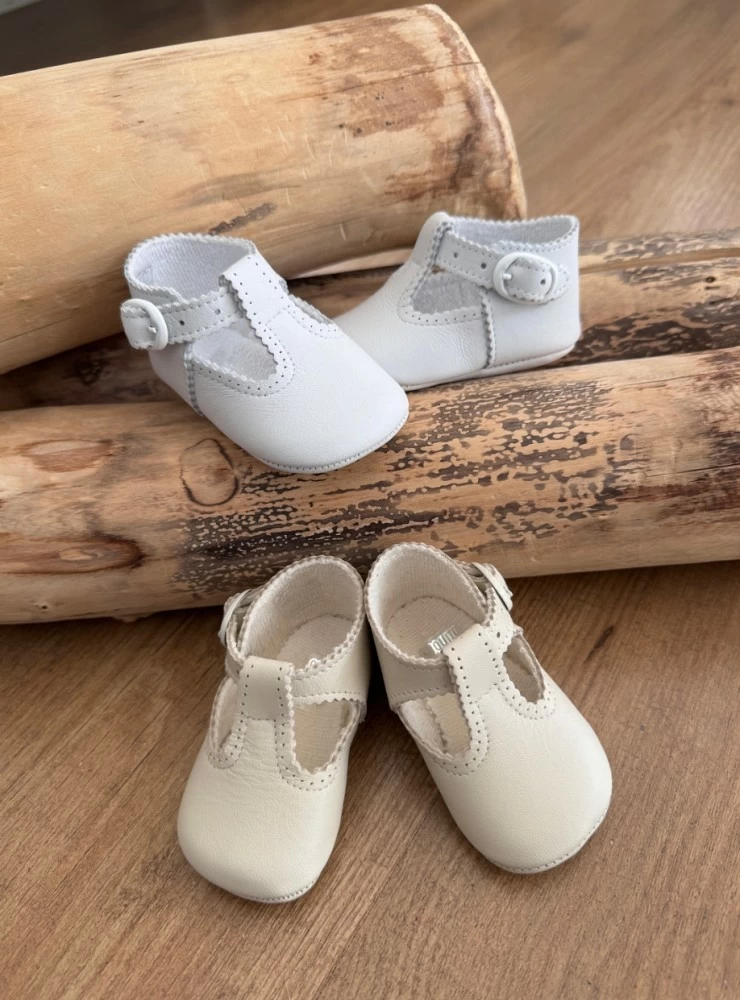 Sandalia para niño onditas, blanco o beige
