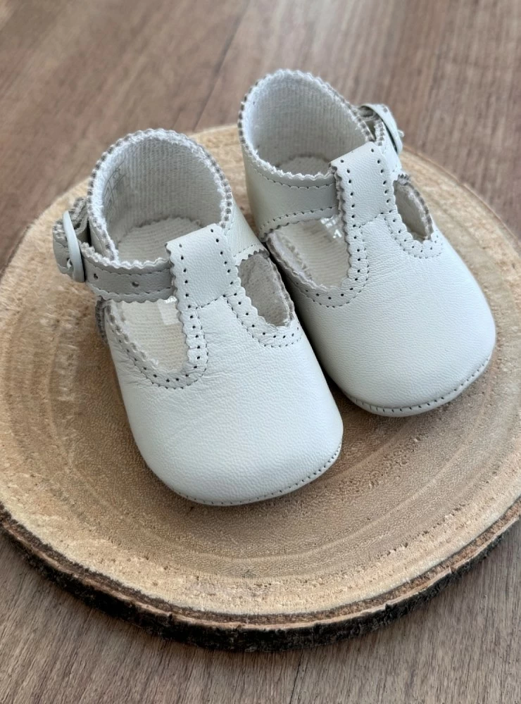 Sandalia para niño onditas, blanco o beige