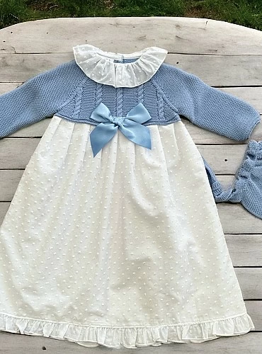 Skirt and hood set in two colors. Knit and fabric