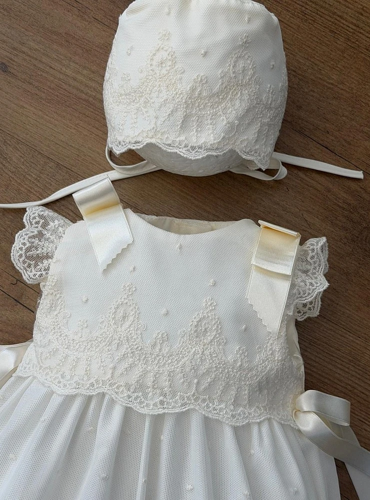 Sleeveless romper and bonnet from the Fantasy collection