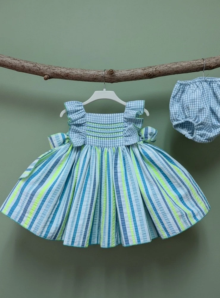 Striped baby outfit and bloomers