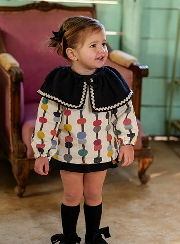 Sudadera para niña con cuello desmontable luna negra de José Varón