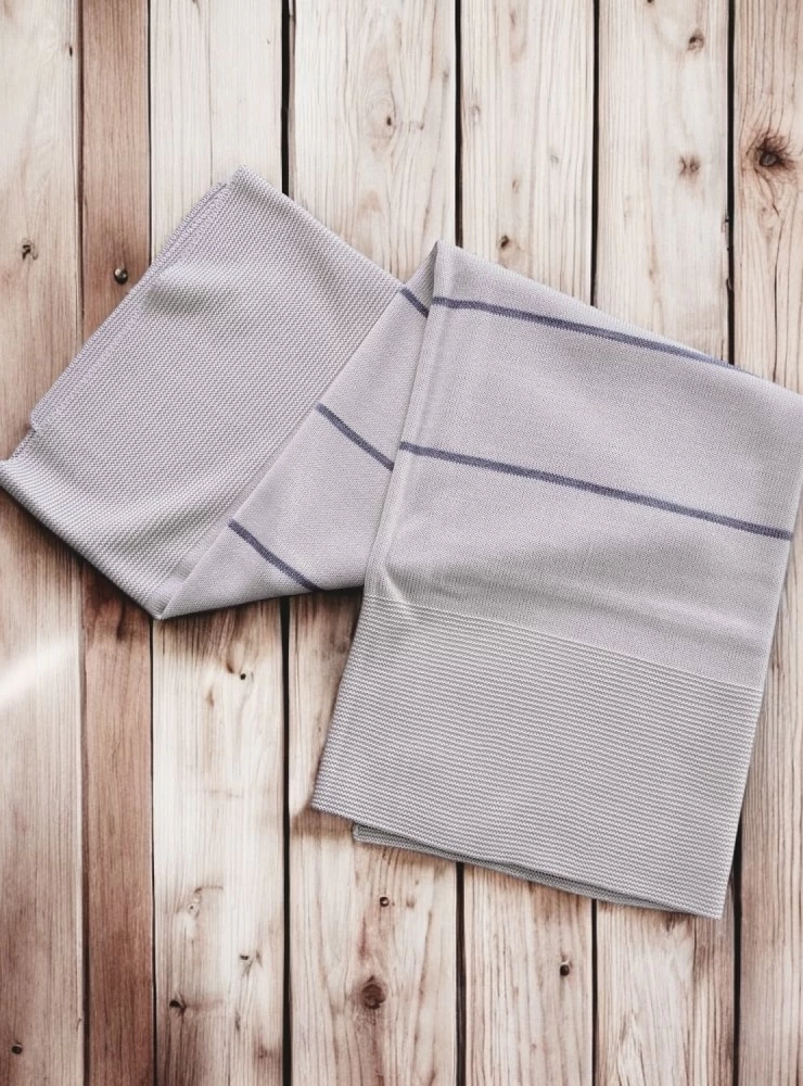 Toquilla en punto crema con rayas gris. Colección Sonata
