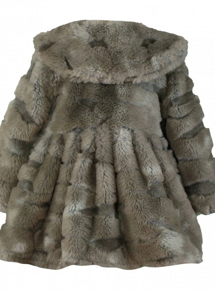 Two-tone fur coat for girls