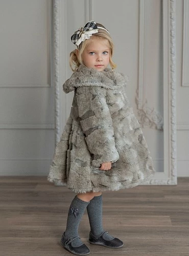 Two-tone fur coat for girls