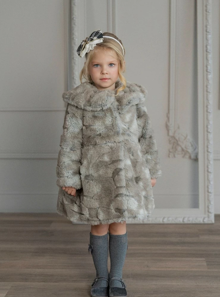 Two-tone fur coat for girls
