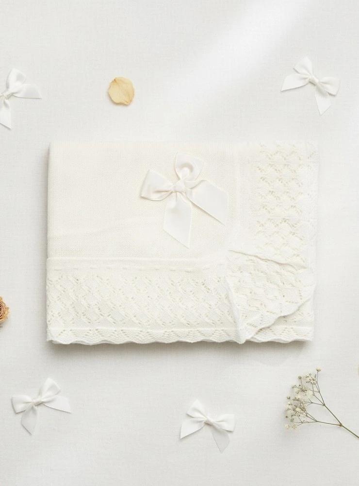 Unisex beige shawl for special occasions.